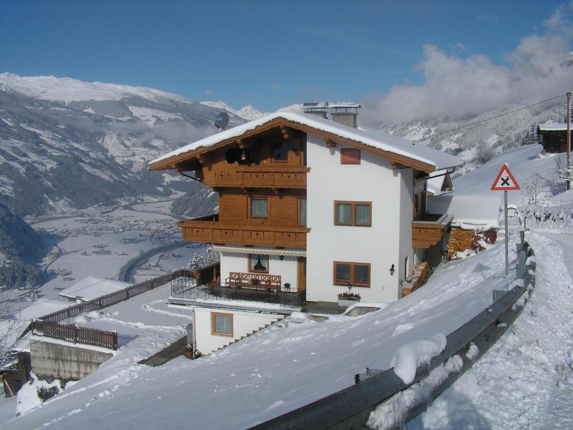Apartment In Hippach Im Zillertal In The Mountains Muhlen  エクステリア 写真