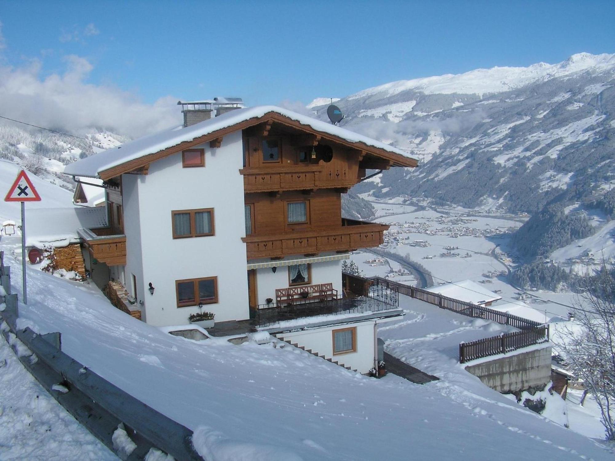 Apartment In Hippach Im Zillertal In The Mountains Muhlen  エクステリア 写真