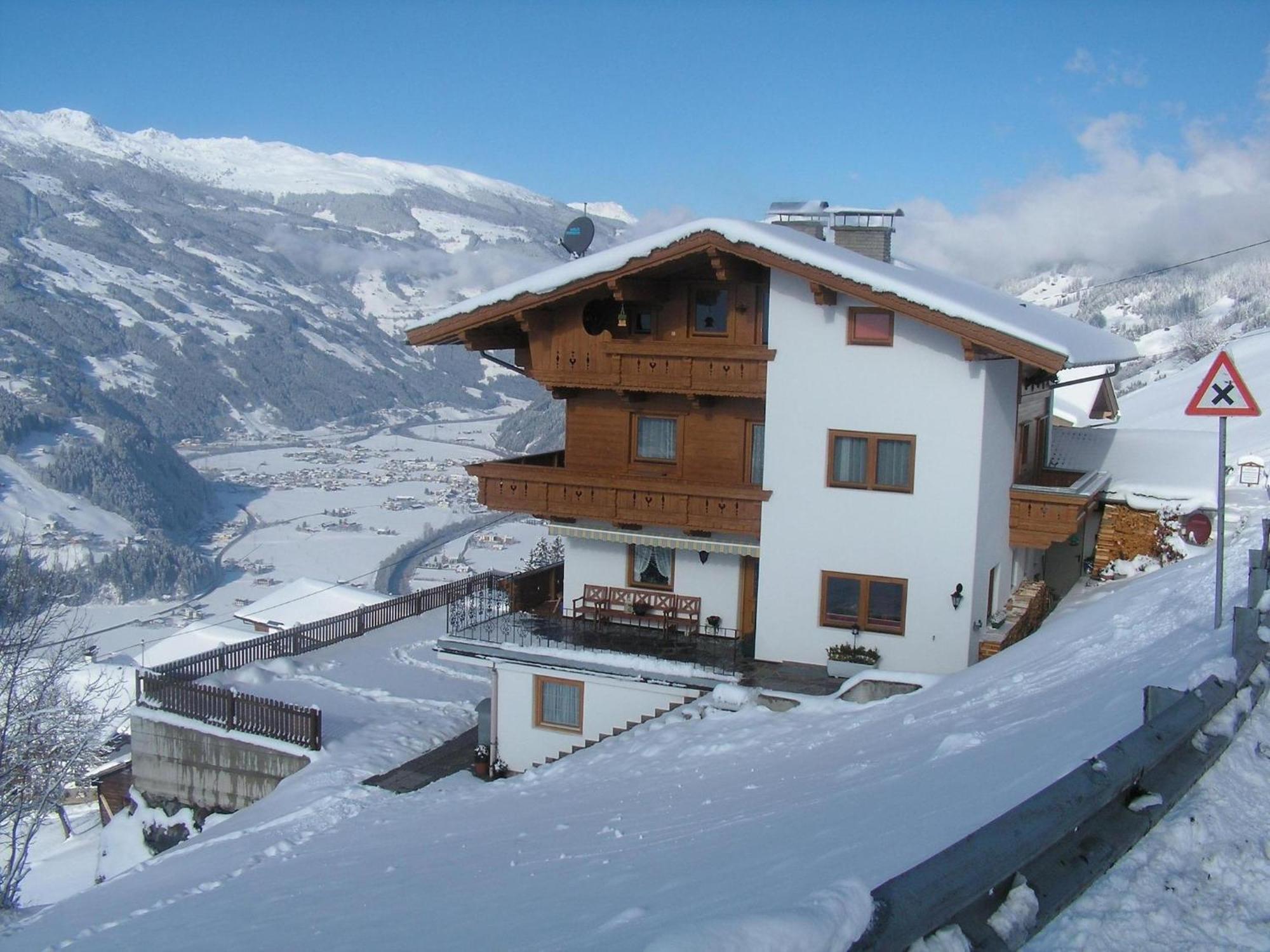Apartment In Hippach Im Zillertal In The Mountains Muhlen  エクステリア 写真