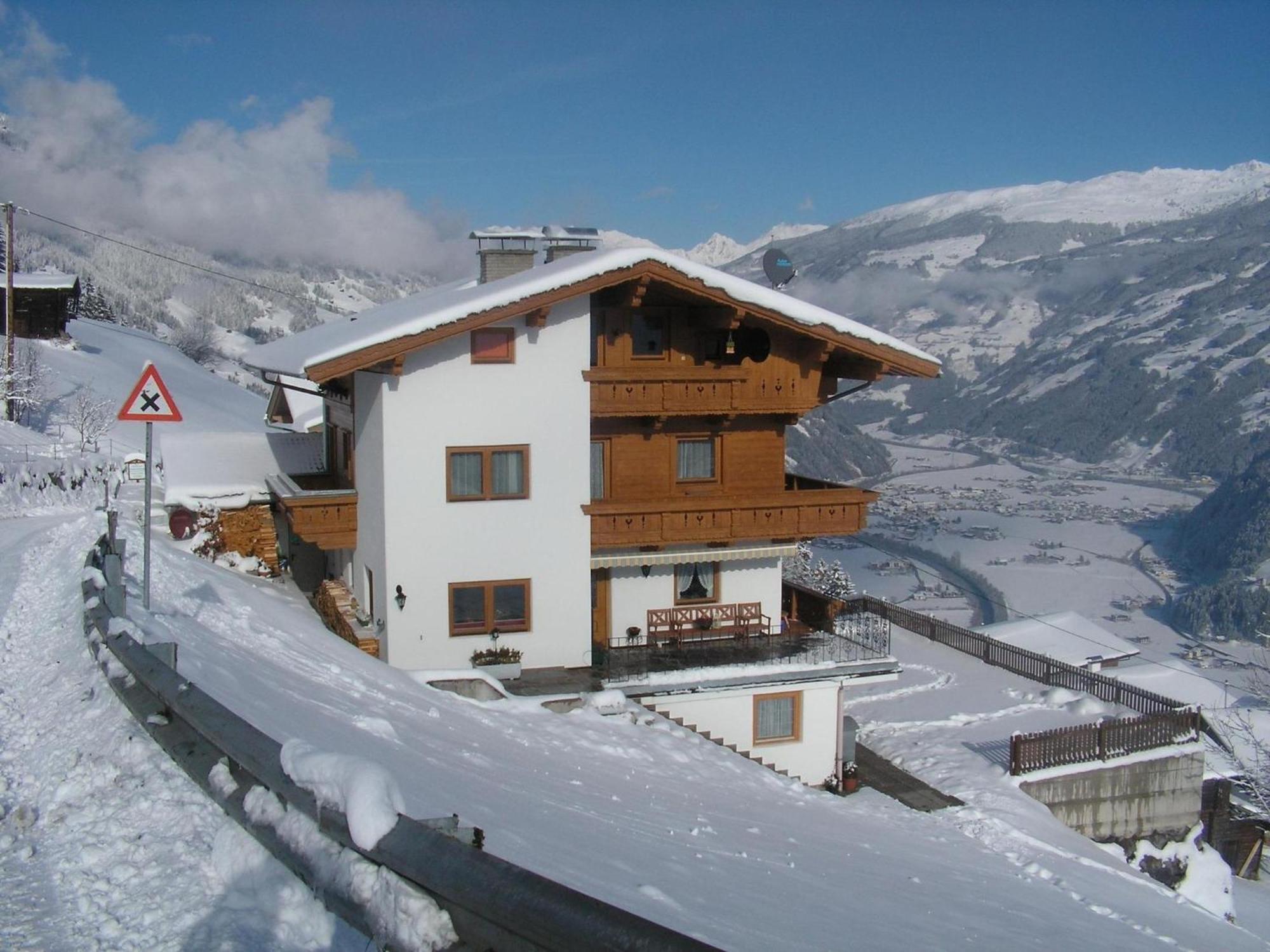Apartment In Hippach Im Zillertal In The Mountains Muhlen  エクステリア 写真