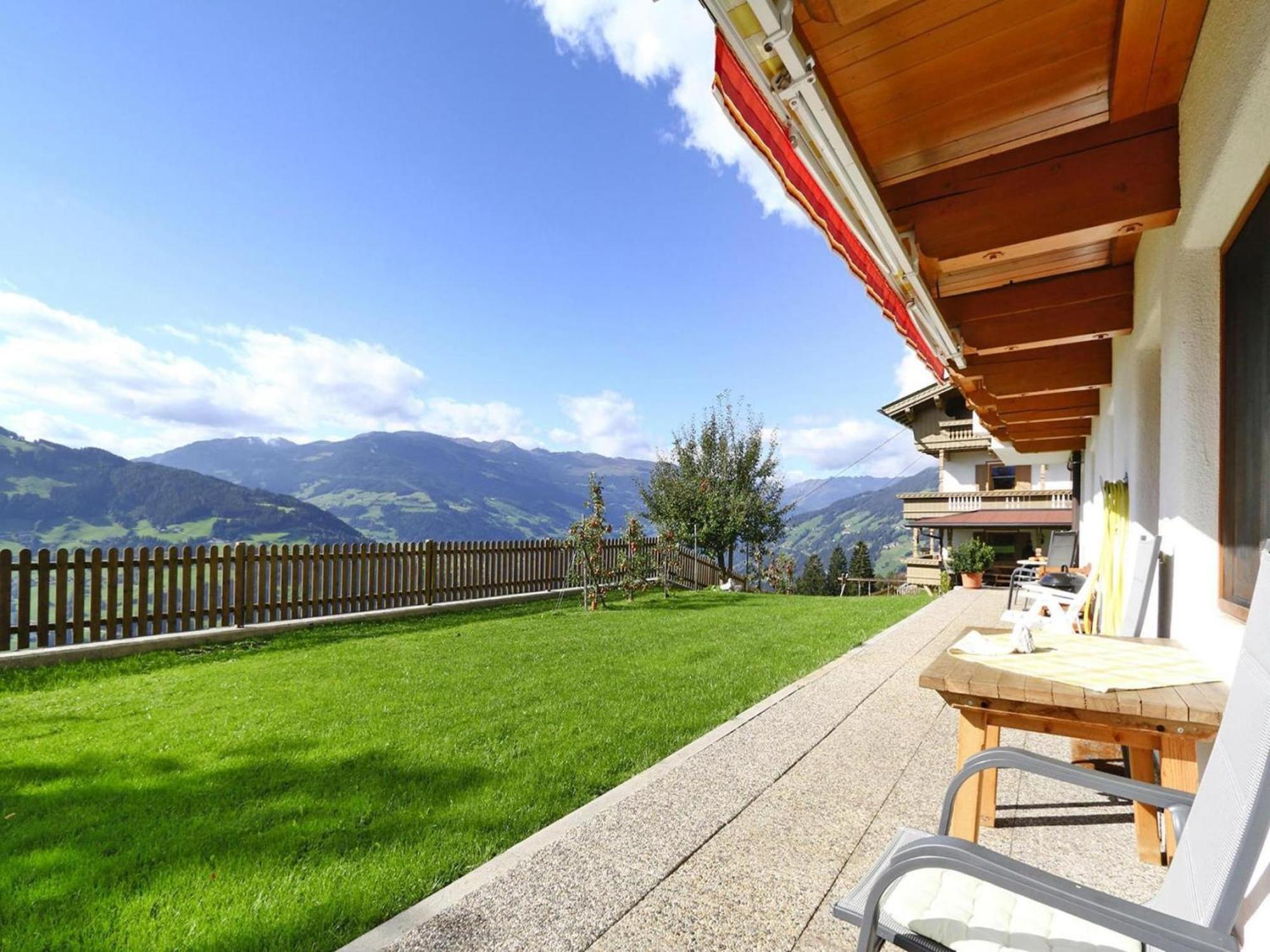 Apartment In Hippach Im Zillertal In The Mountains Muhlen  エクステリア 写真